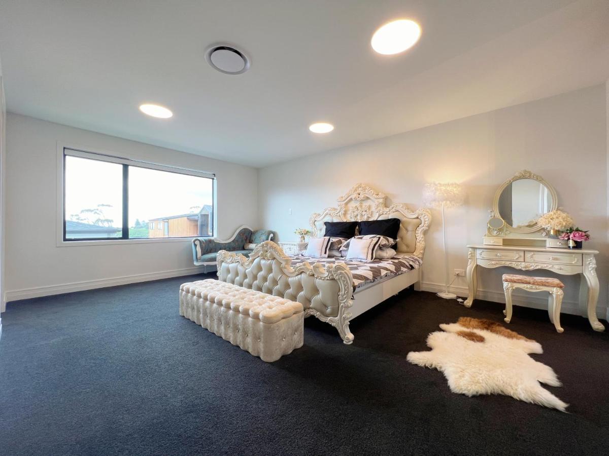 Villa Elegant Beach House In Long Bay à Auckland Extérieur photo