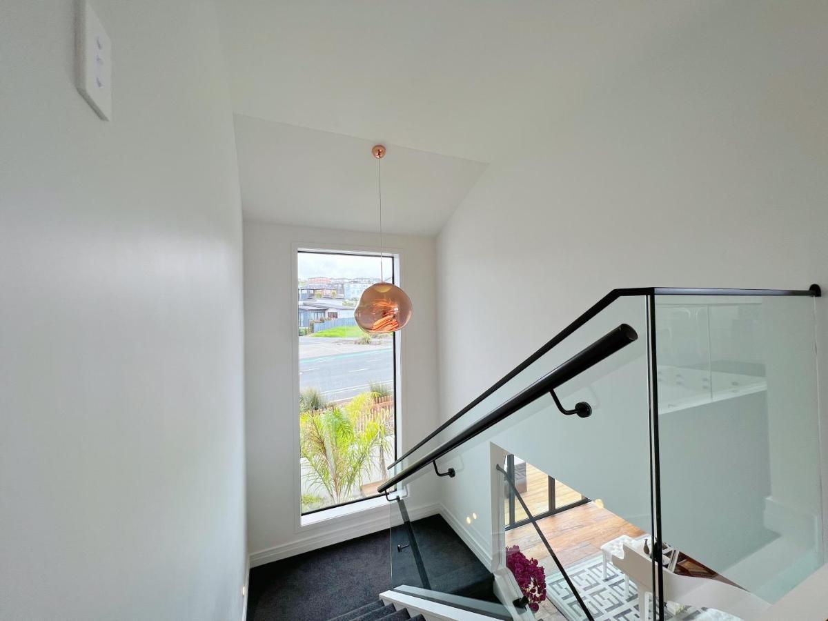 Villa Elegant Beach House In Long Bay à Auckland Extérieur photo