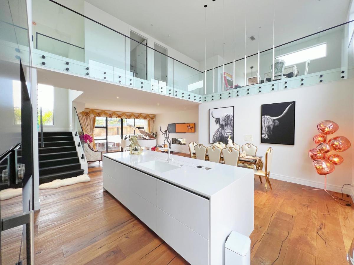 Villa Elegant Beach House In Long Bay à Auckland Extérieur photo